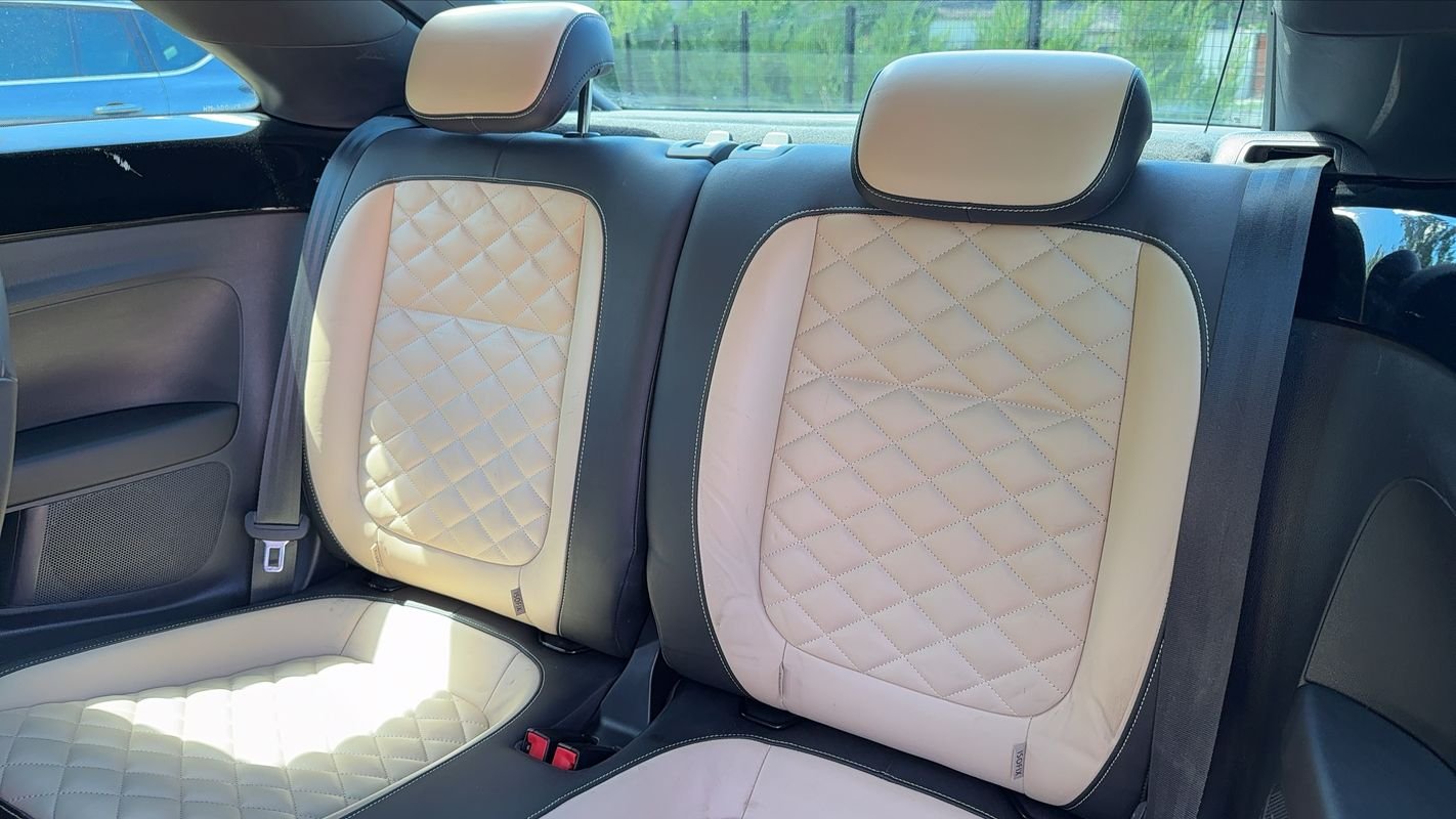 Volkswagen New Beetle - Photo 9