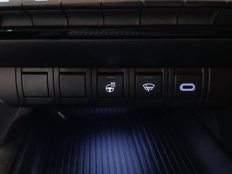Toyota C-HR - Photo 24