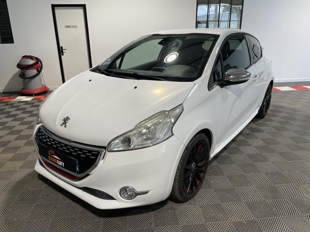 Peugeot 208 - Photo 1