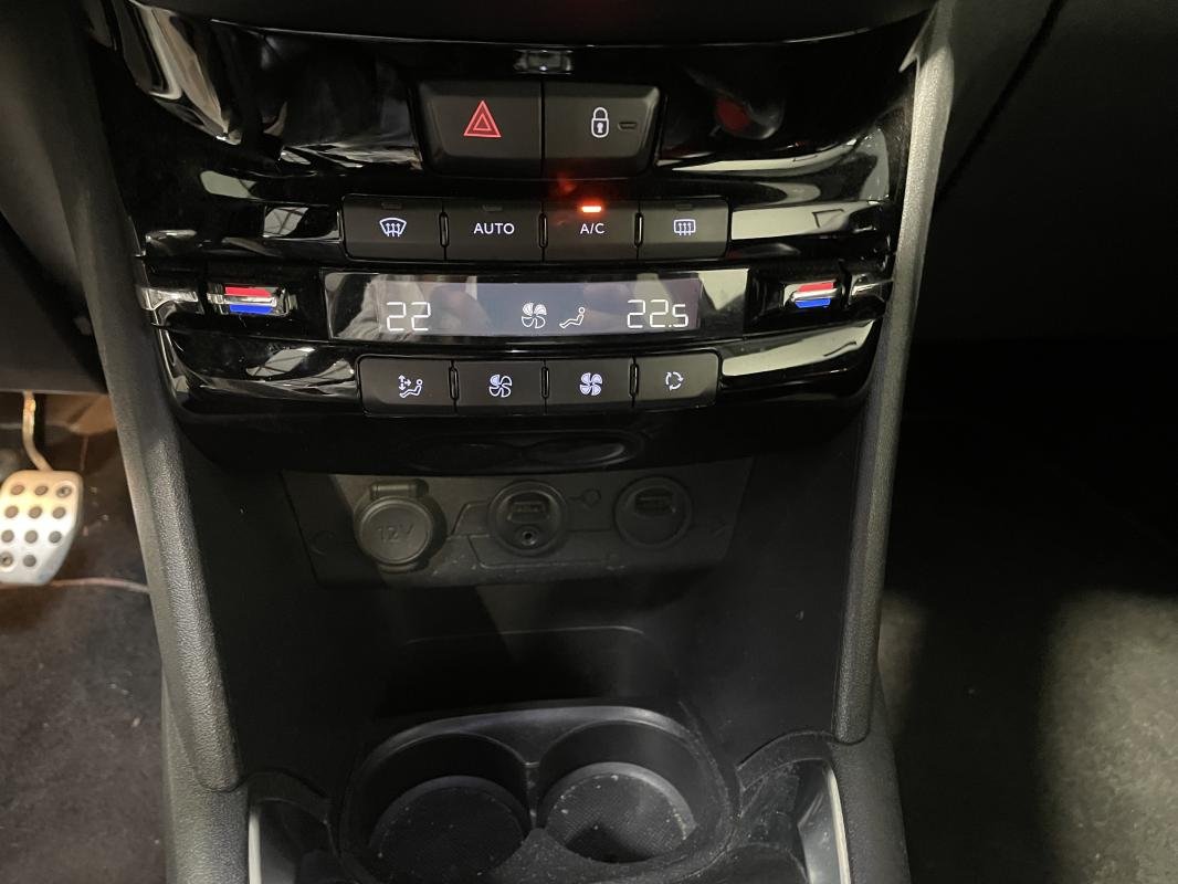 Peugeot 208 - Photo 12