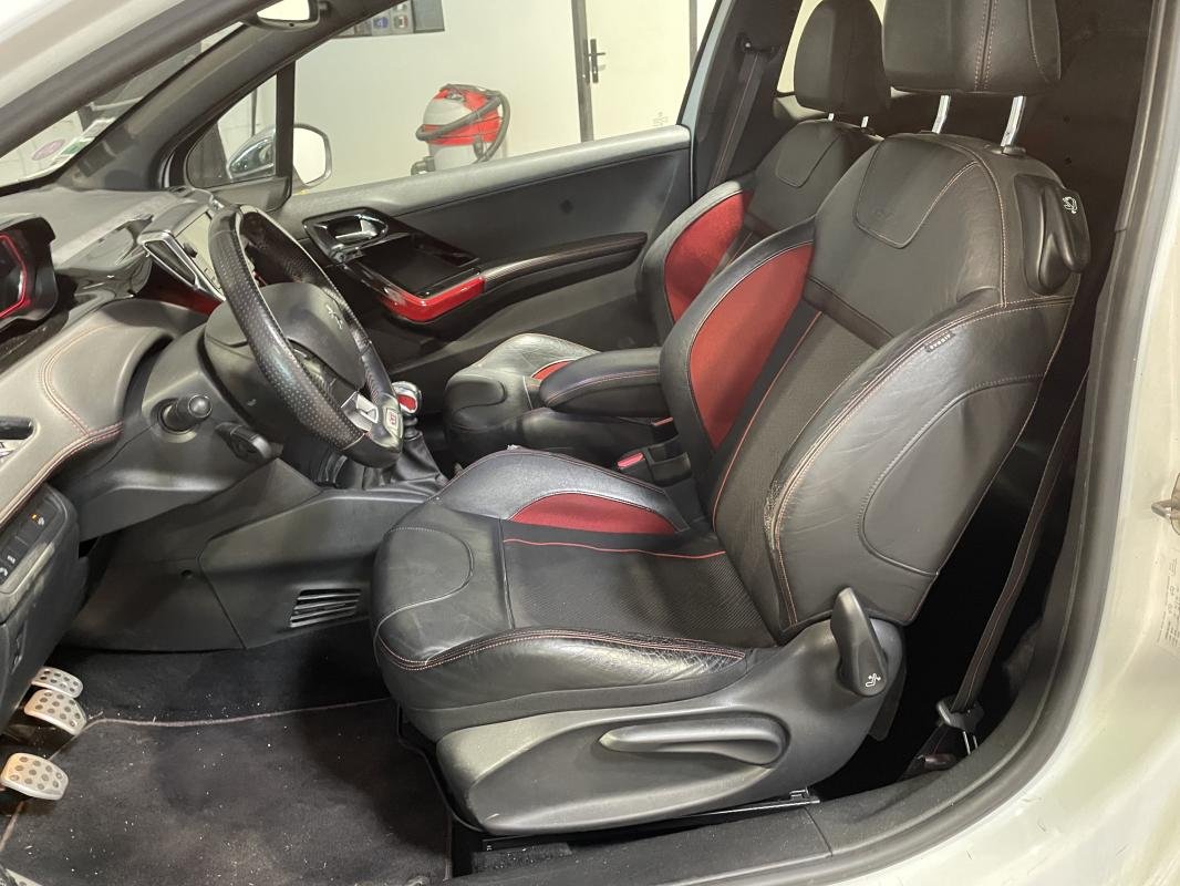 Peugeot 208 - Photo 9