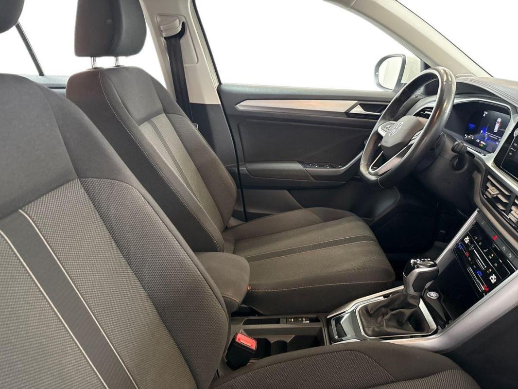 Volkswagen T-Roc - Photo 13