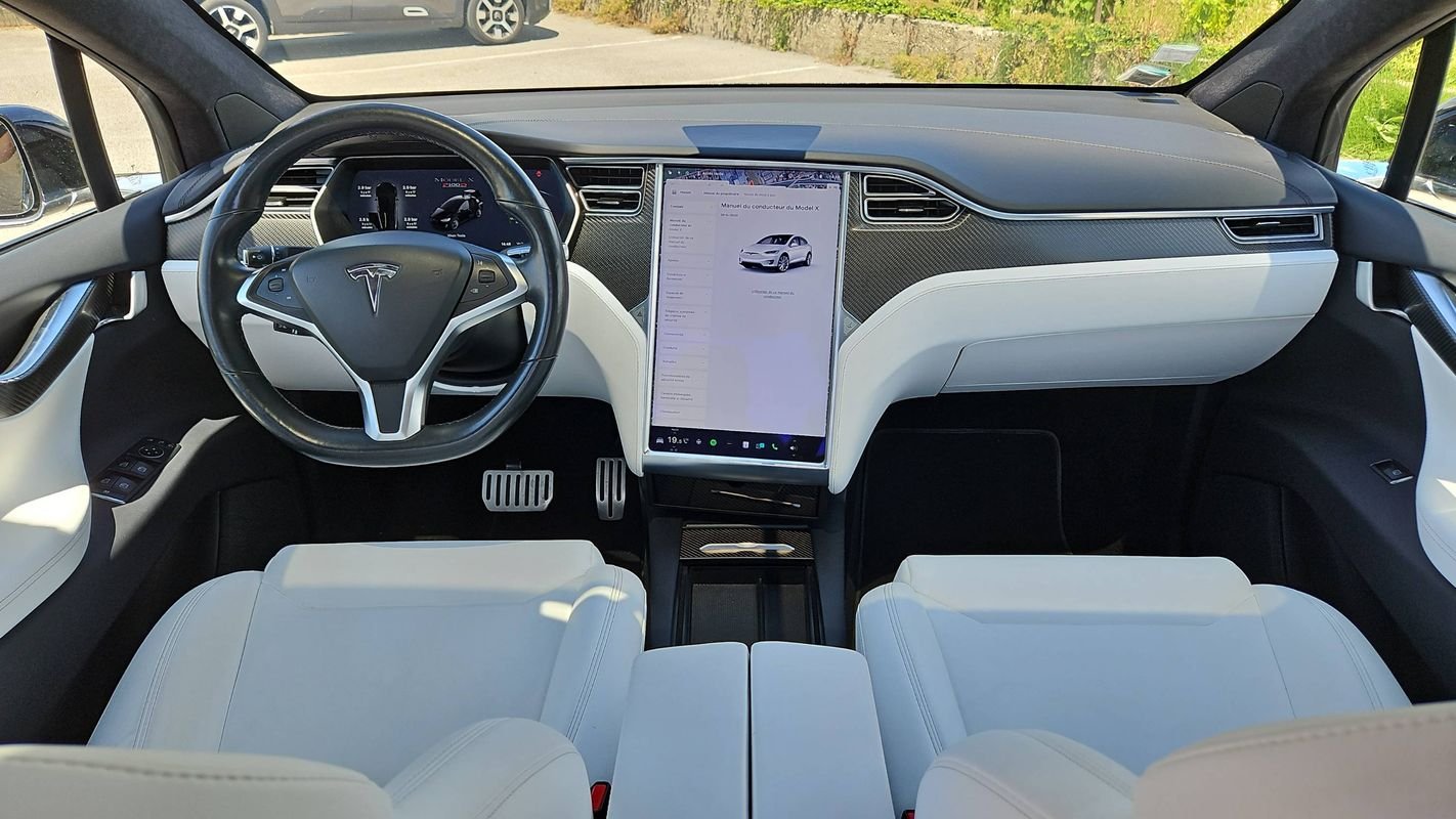 Tesla Model X - Photo 11
