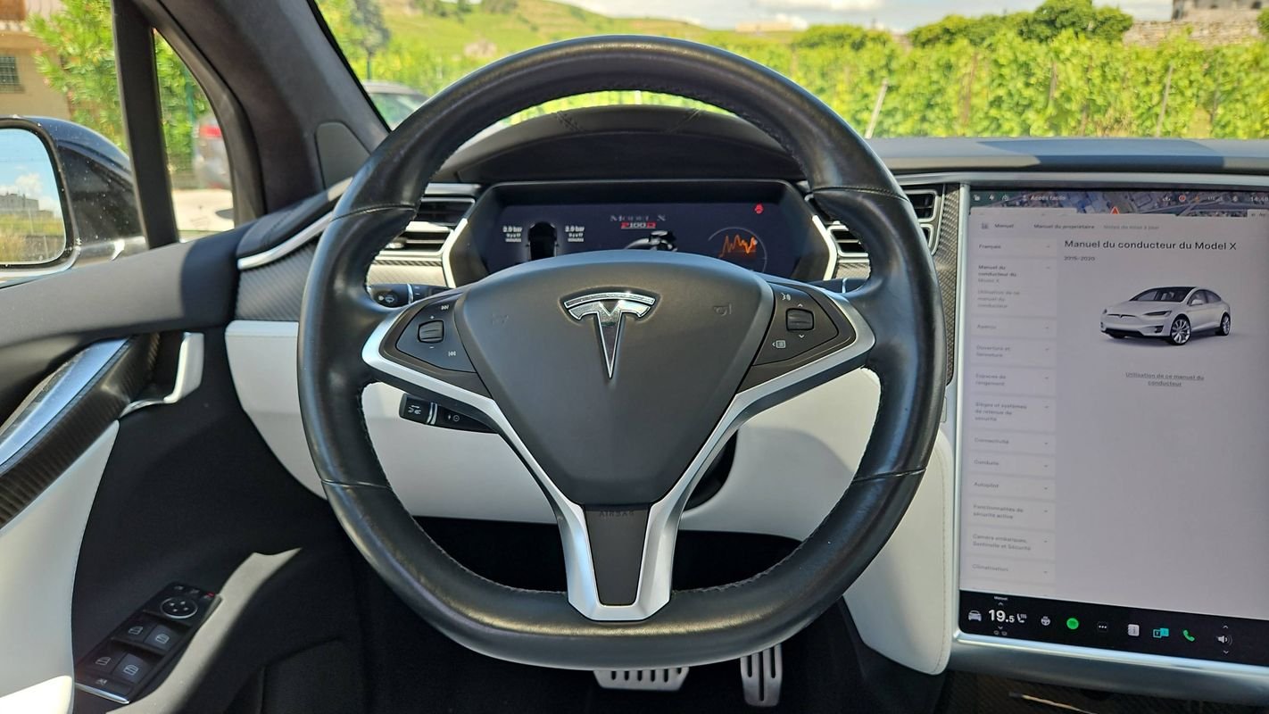 Tesla Model X - Photo 24