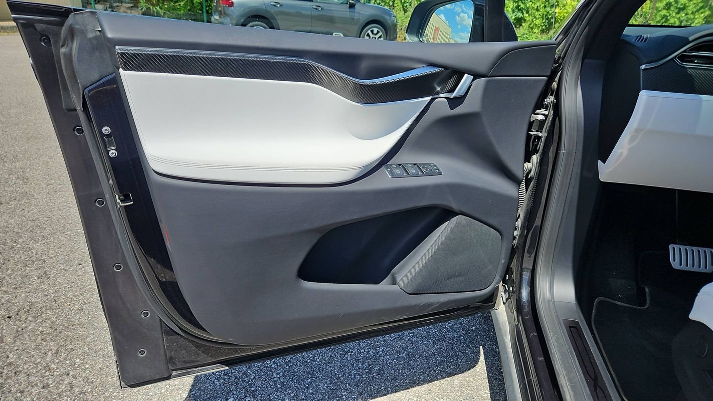 Tesla Model X - Photo 7