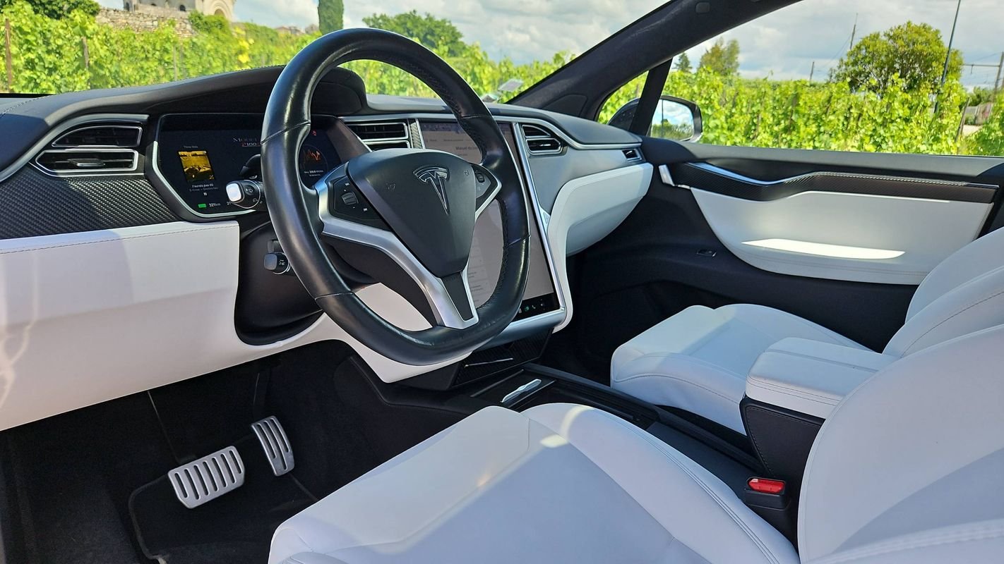 Tesla Model X - Photo 8