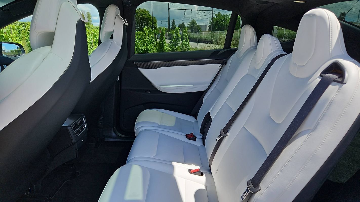 Tesla Model X - Photo 9
