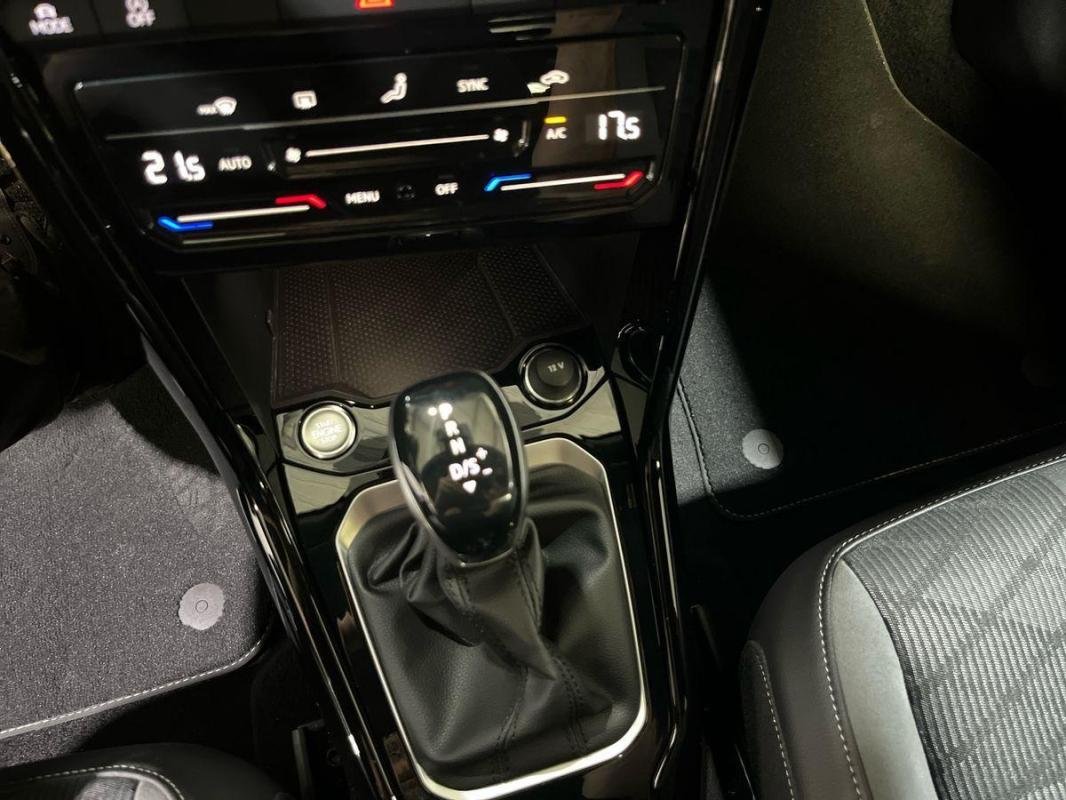 Volkswagen T-Roc - Photo 11