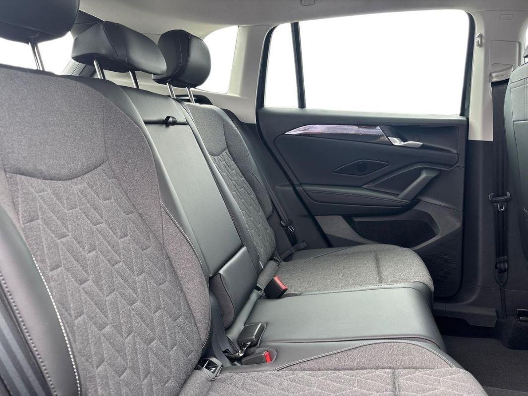 Volkswagen Tiguan - Photo 23