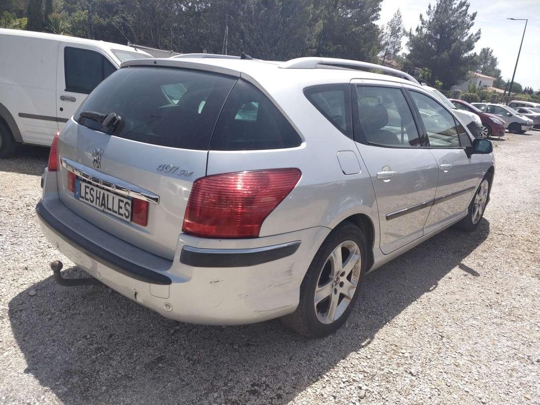 Peugeot 407 SW - Photo 8