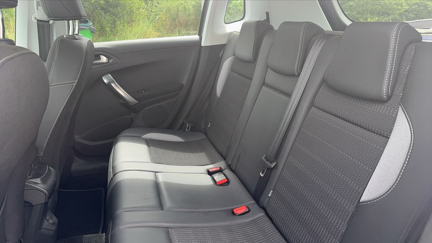 Peugeot 2008 - Photo 9