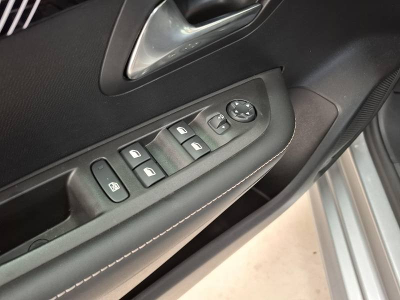 Peugeot 208 - Photo 21