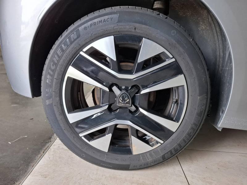 Peugeot 208 - Photo 9