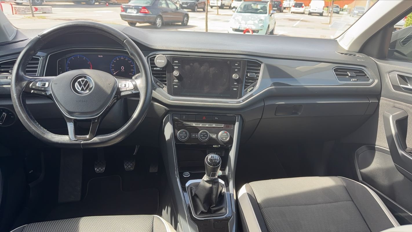 Volkswagen T-Roc - Photo 11