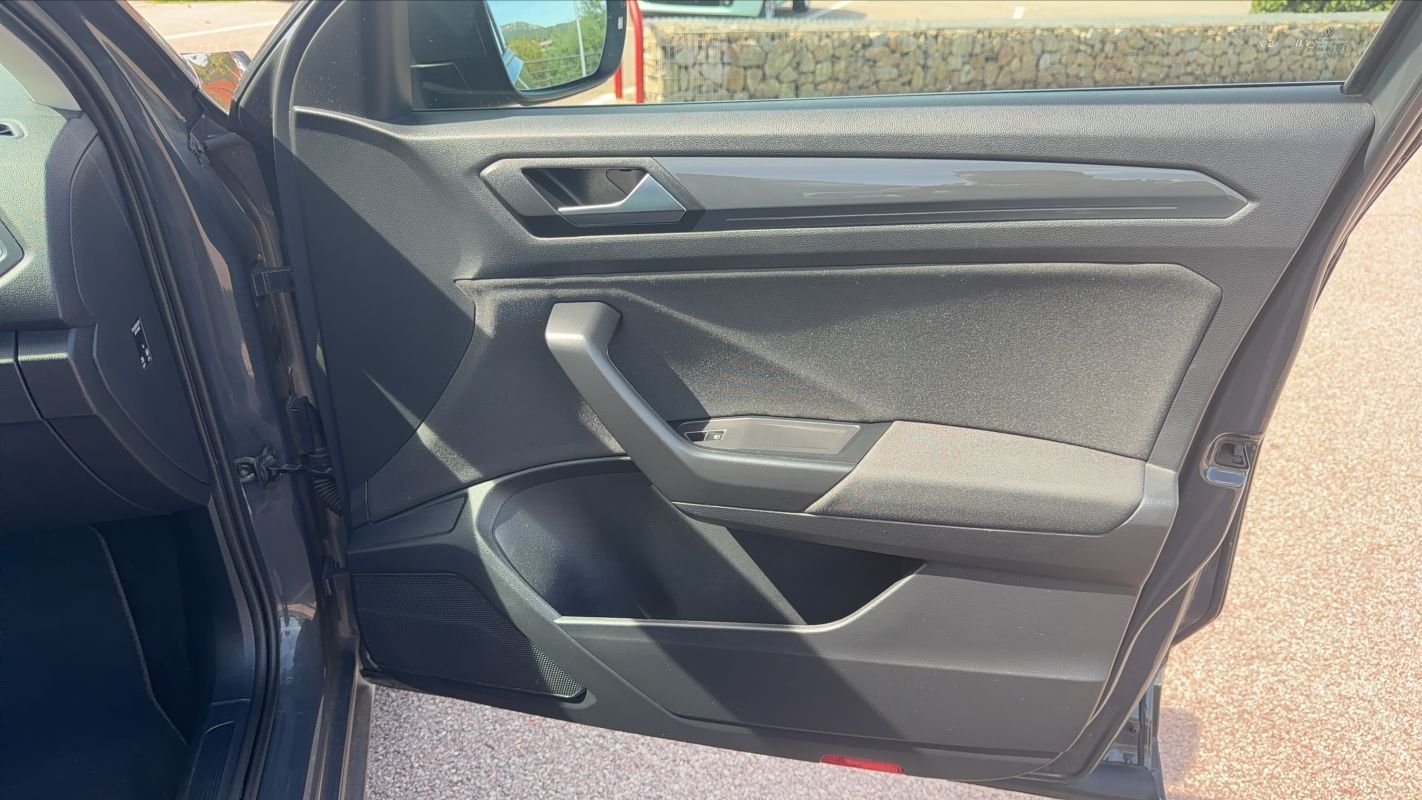 Volkswagen T-Roc - Photo 22