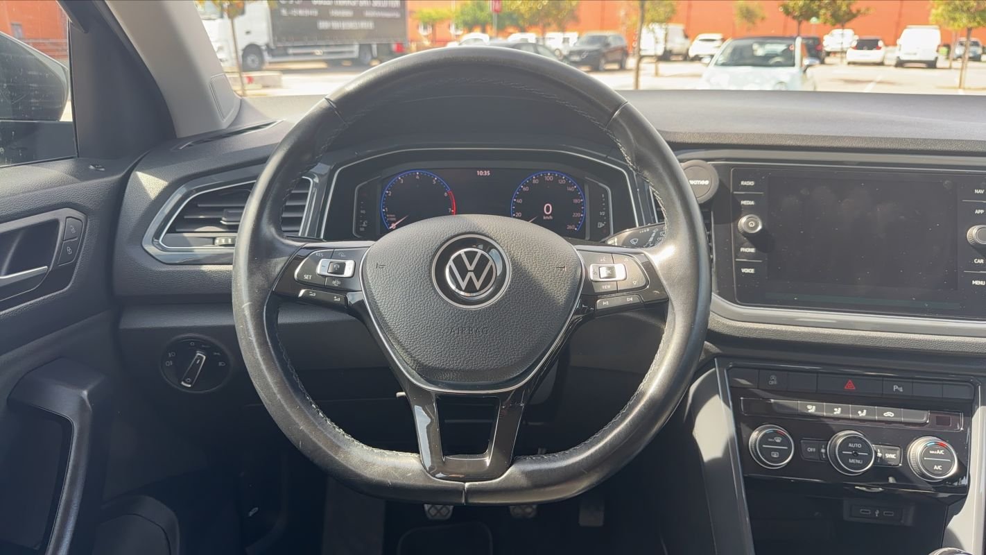 Volkswagen T-Roc - Photo 23
