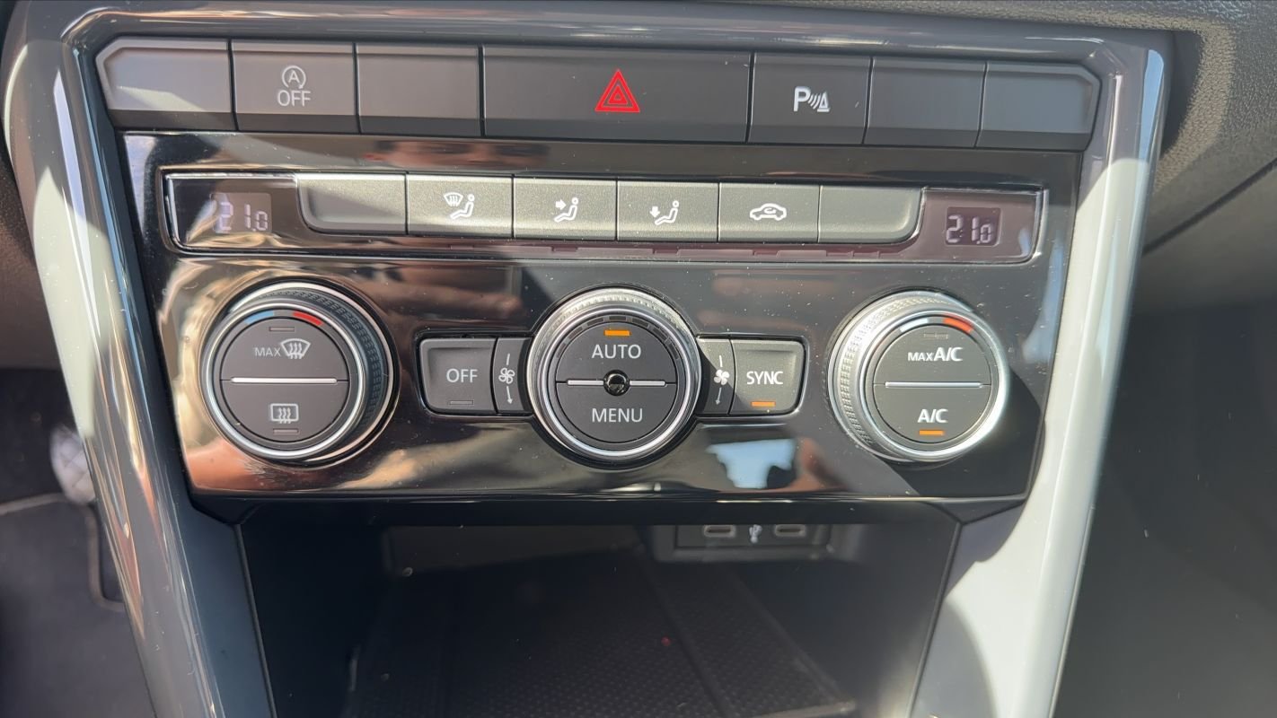 Volkswagen T-Roc - Photo 24