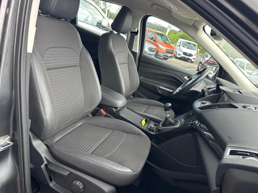 Ford Kuga - Photo 11