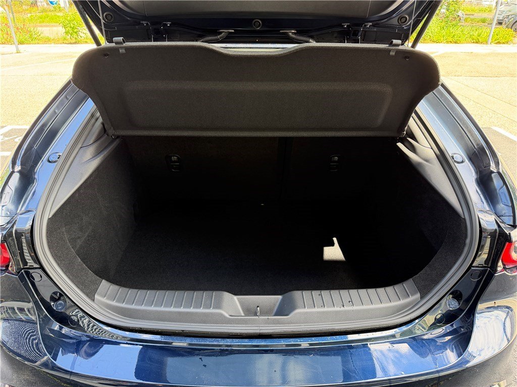 Mazda 3 - Photo 16