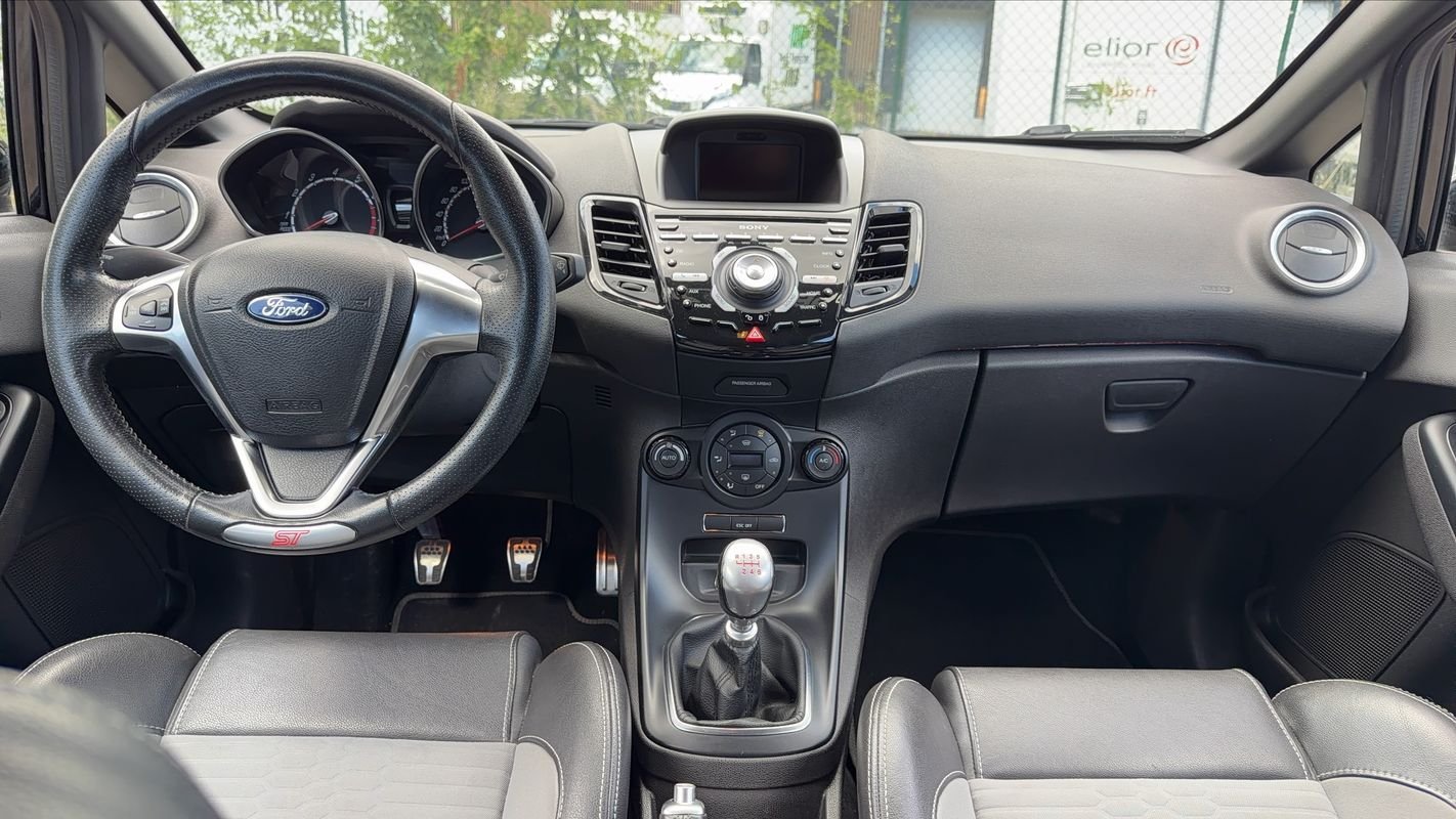 Ford Fiesta - Photo 11