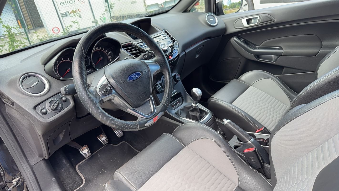 Ford Fiesta - Photo 8