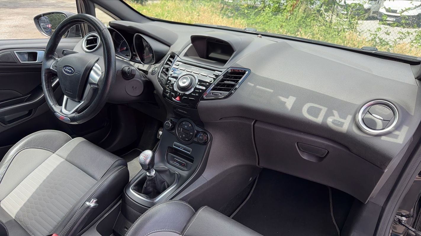Ford Fiesta - Photo 10