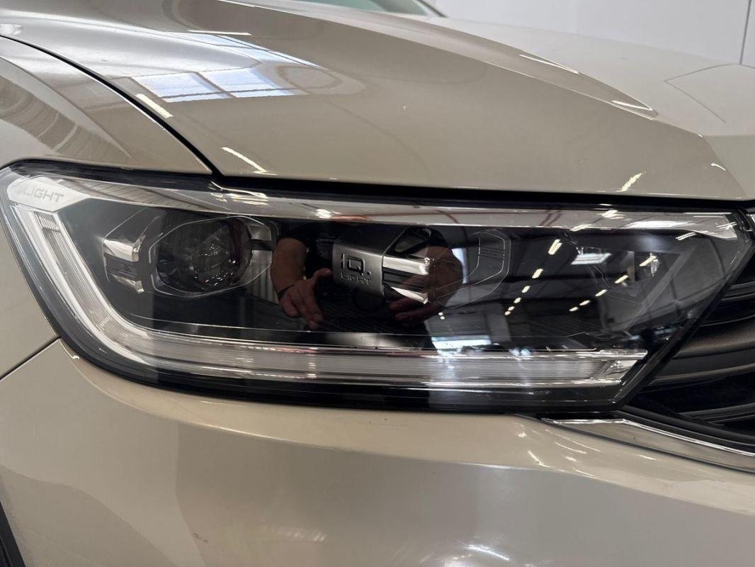 Volkswagen T-Roc - Photo 25