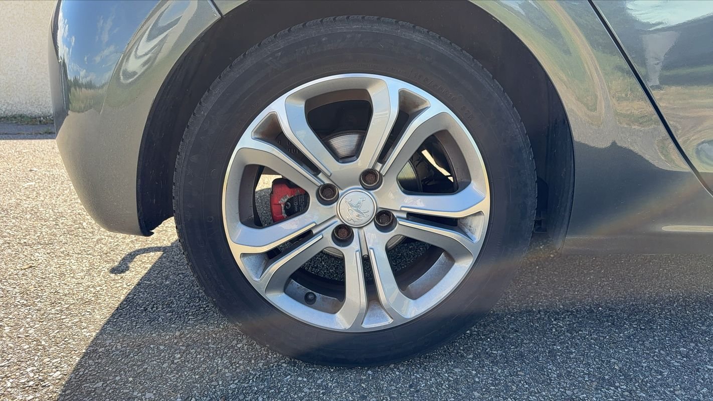 Peugeot 208 - Photo 16