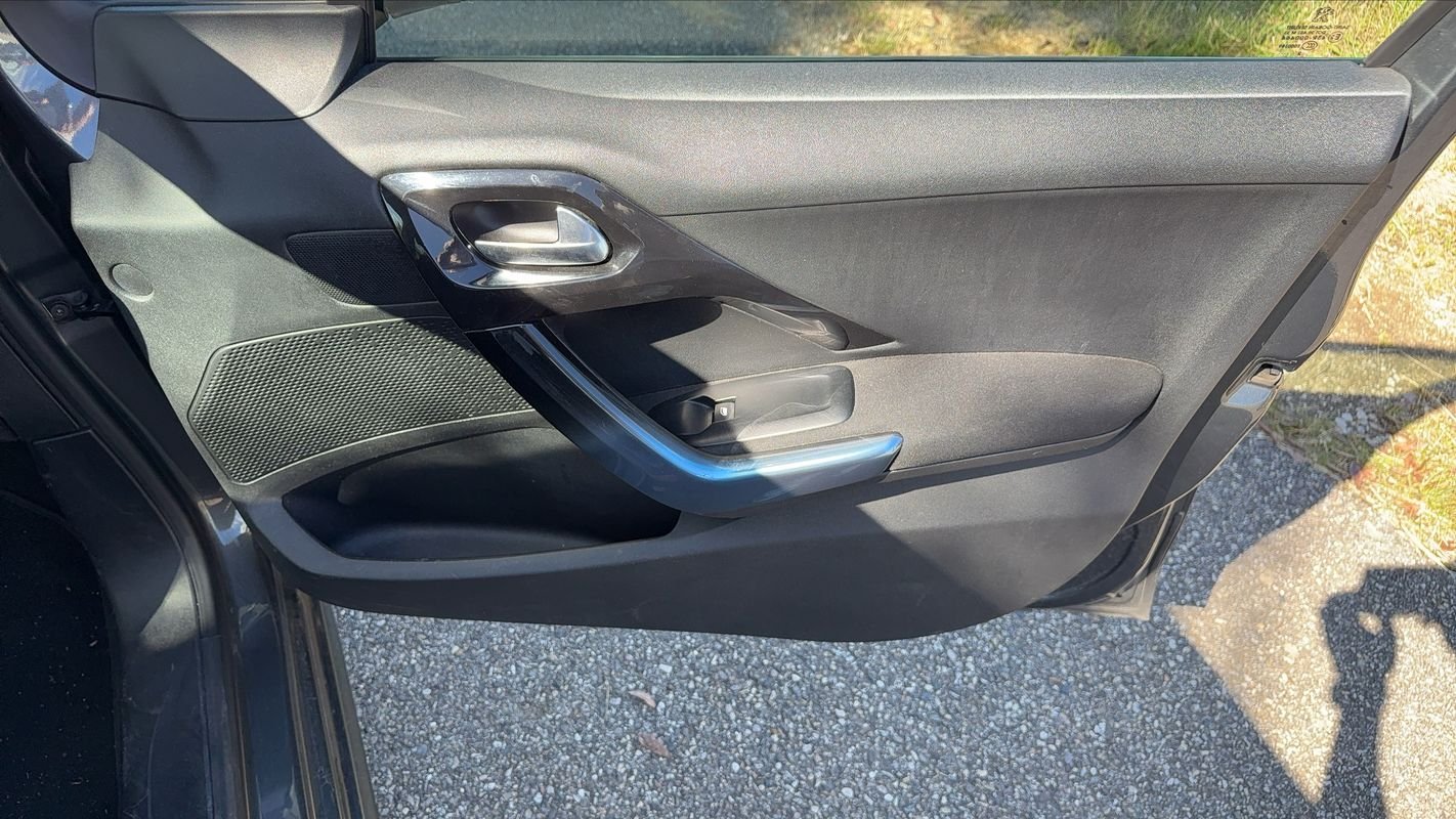 Peugeot 208 - Photo 22