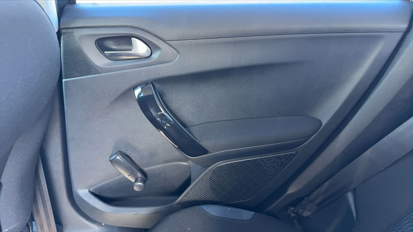 Peugeot 208 - Photo 28
