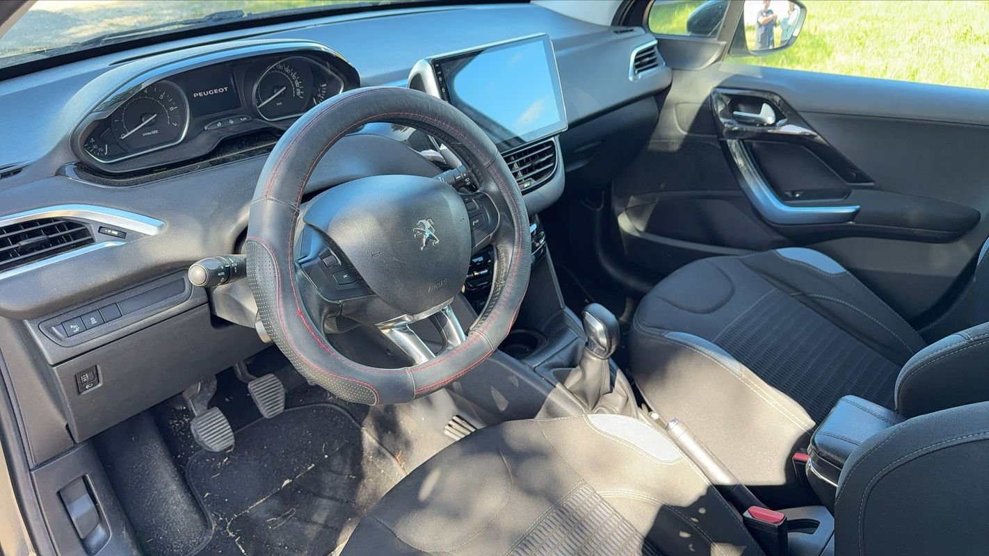 Peugeot 208 - Photo 8