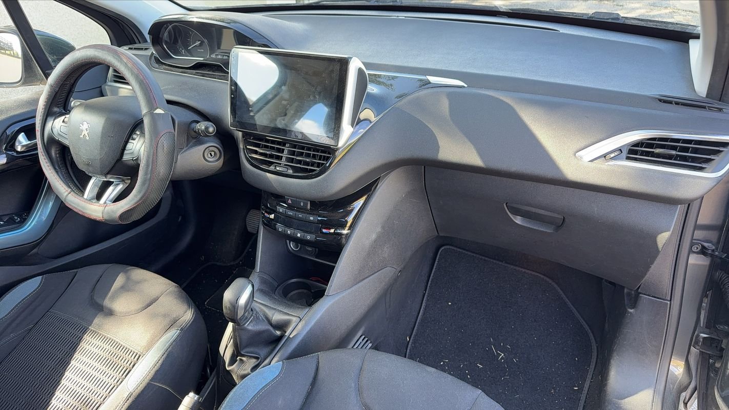 Peugeot 208 - Photo 10