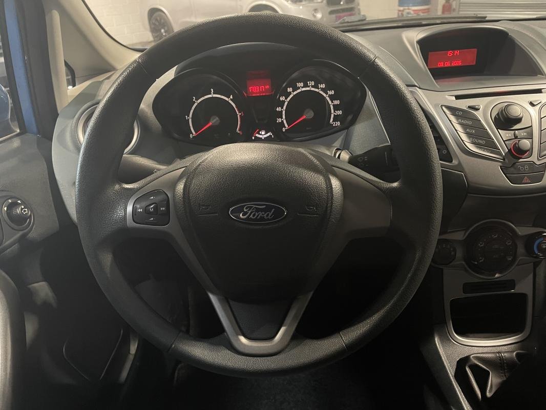 Ford Fiesta - Photo 13