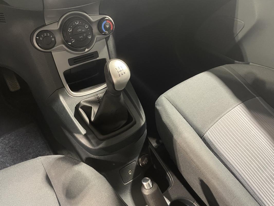 Ford Fiesta - Photo 14