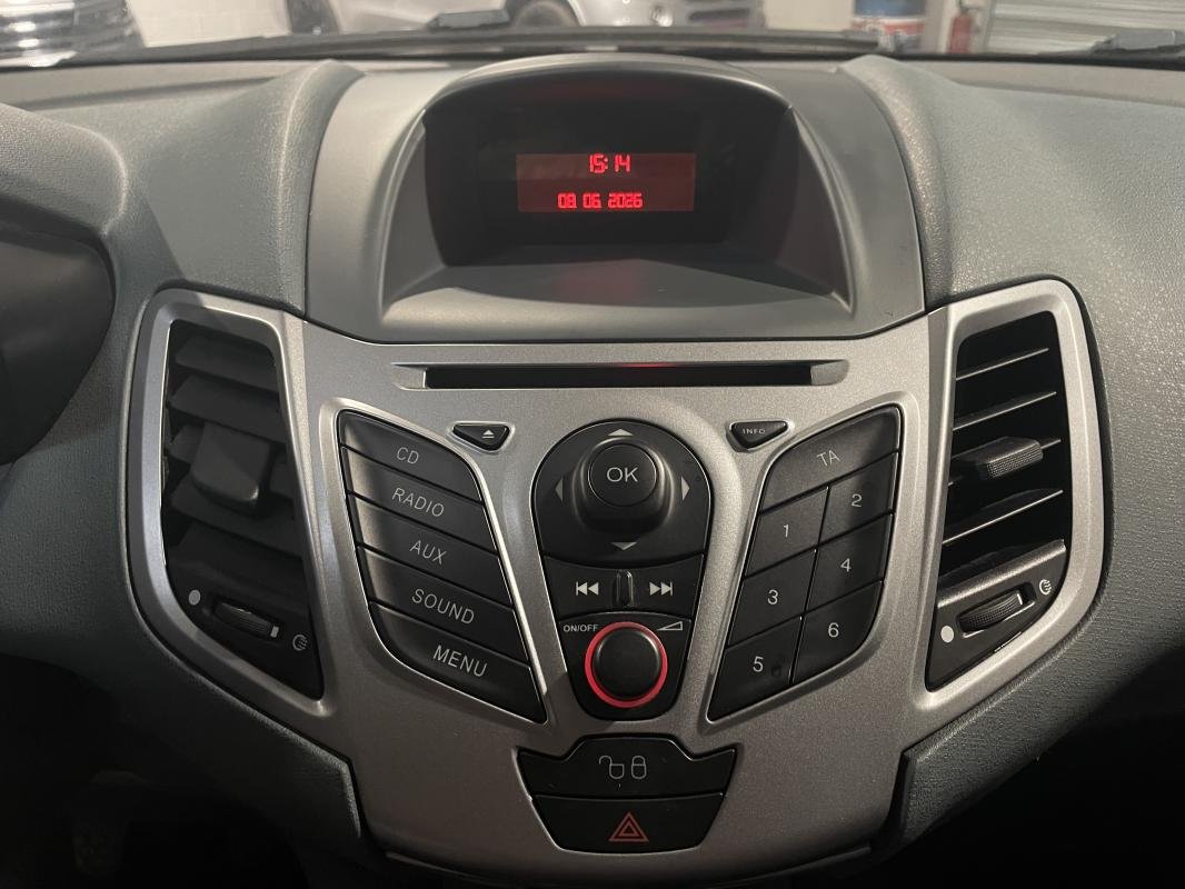 Ford Fiesta - Photo 15