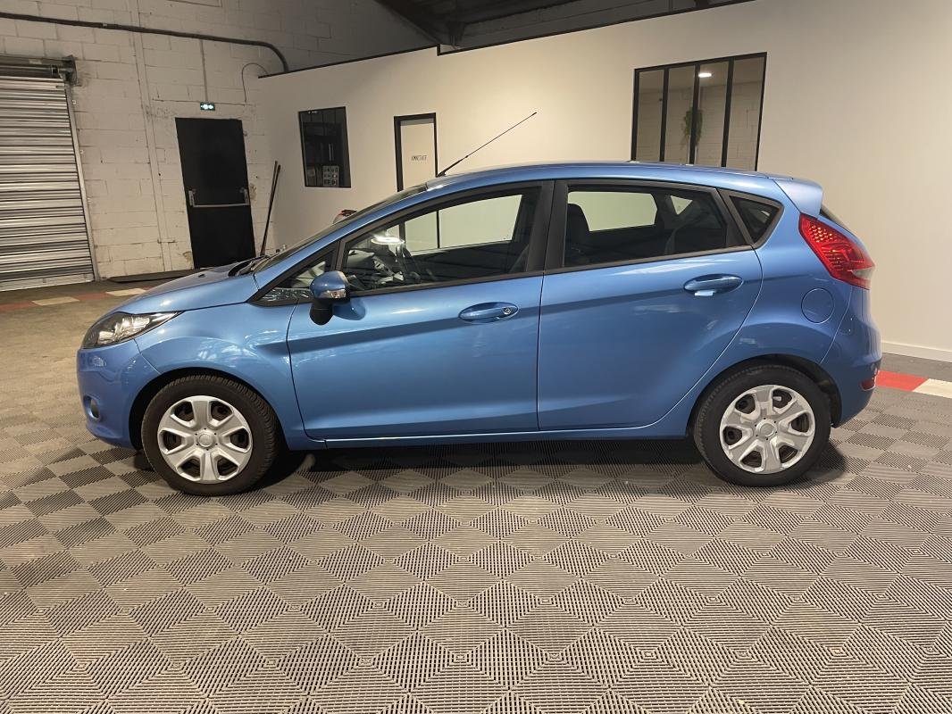 Ford Fiesta - Photo 8