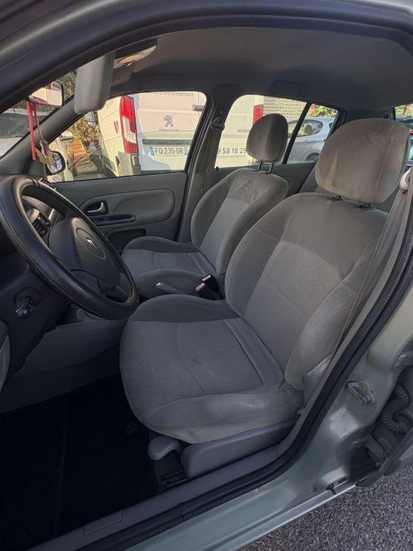 Renault Clio - Photo 17