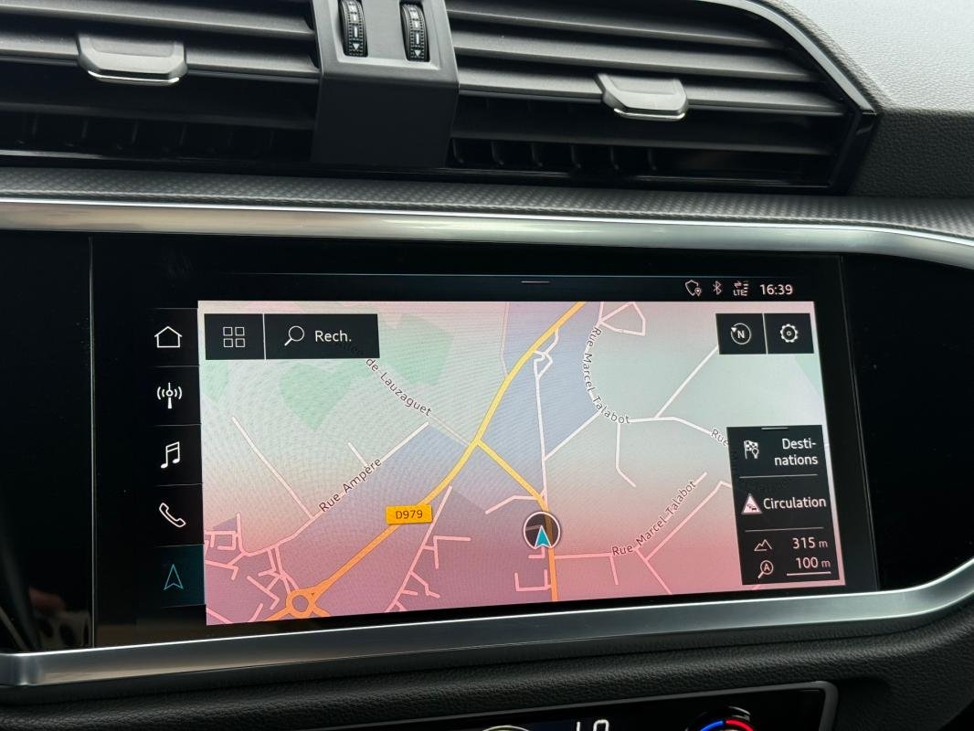 Audi Q3 - Photo 24
