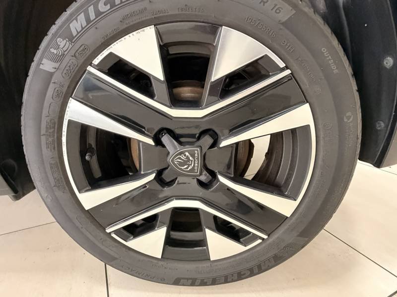 Peugeot 208 - Photo 10
