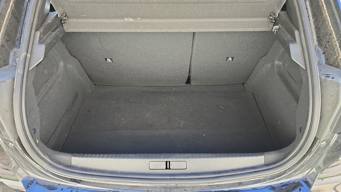 Peugeot E-208 - Photo 14