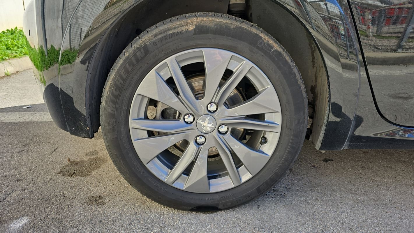 Peugeot E-208 - Photo 16