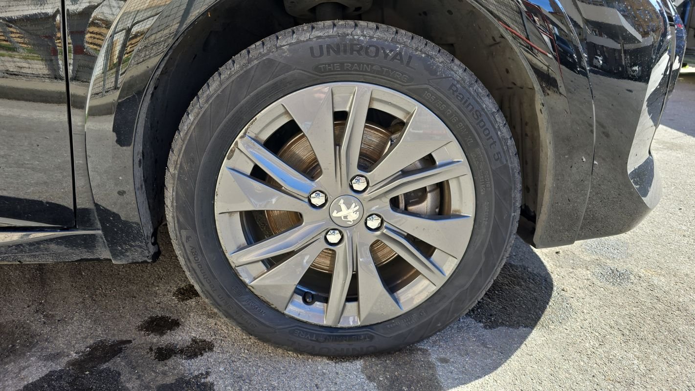 Peugeot E-208 - Photo 17