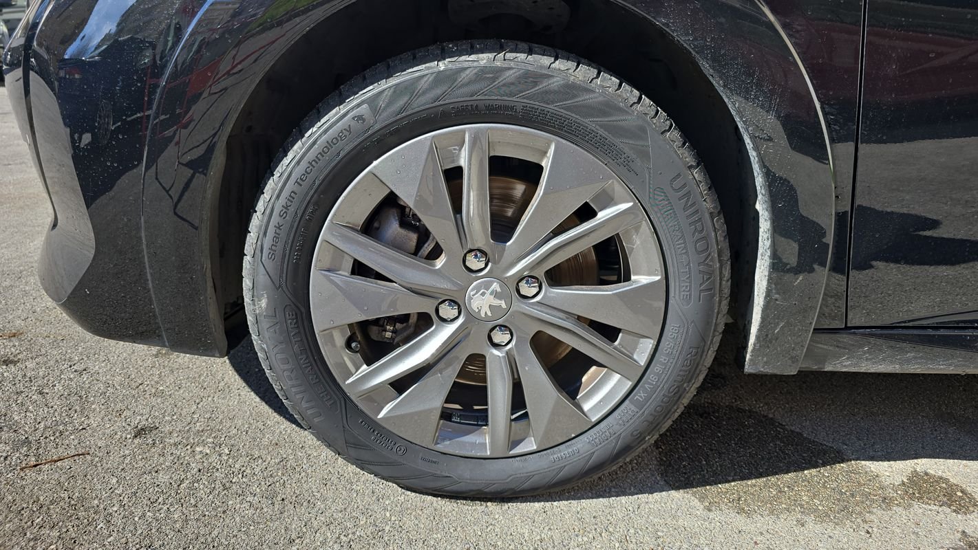 Peugeot E-208 - Photo 18