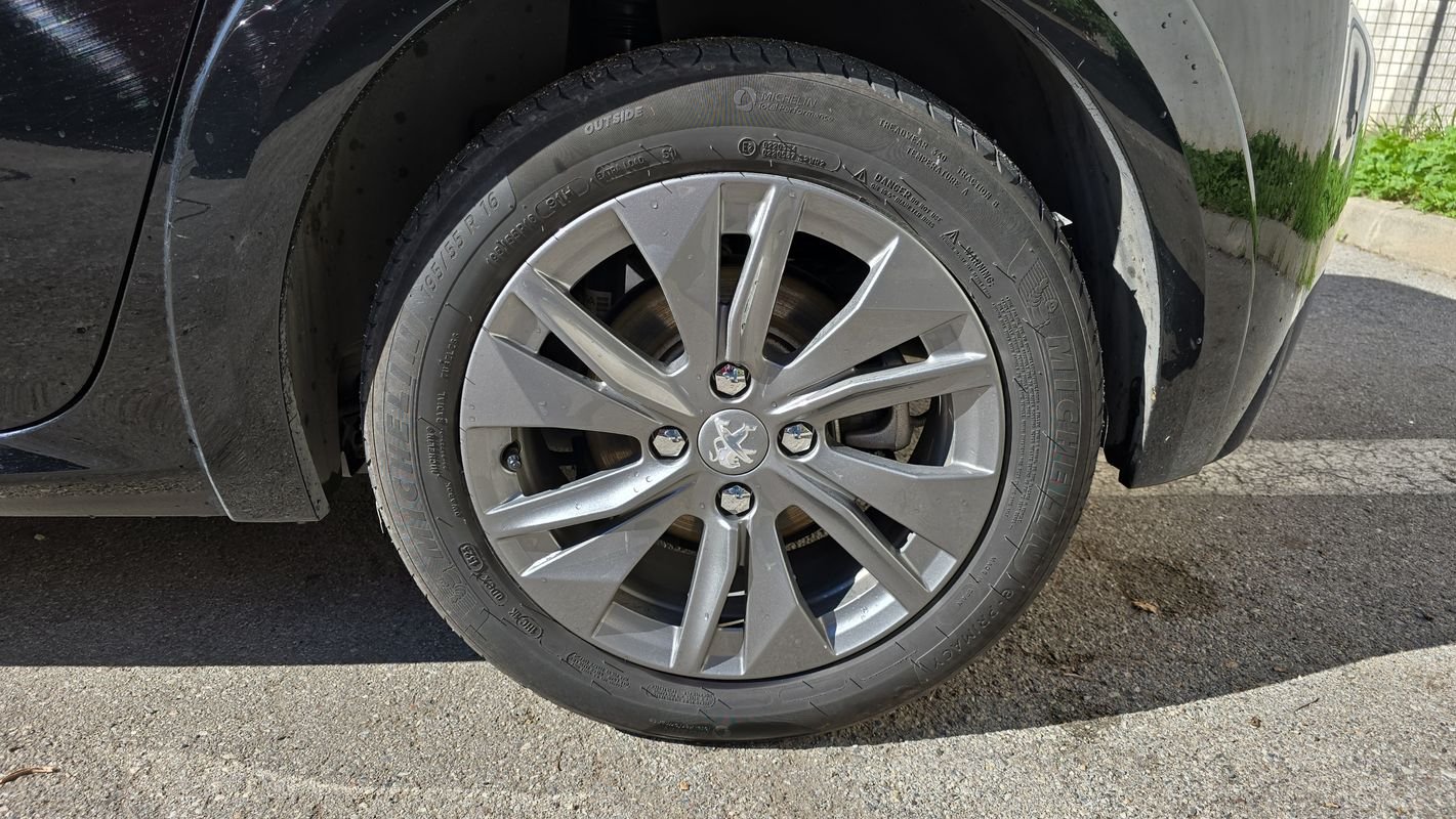 Peugeot E-208 - Photo 19