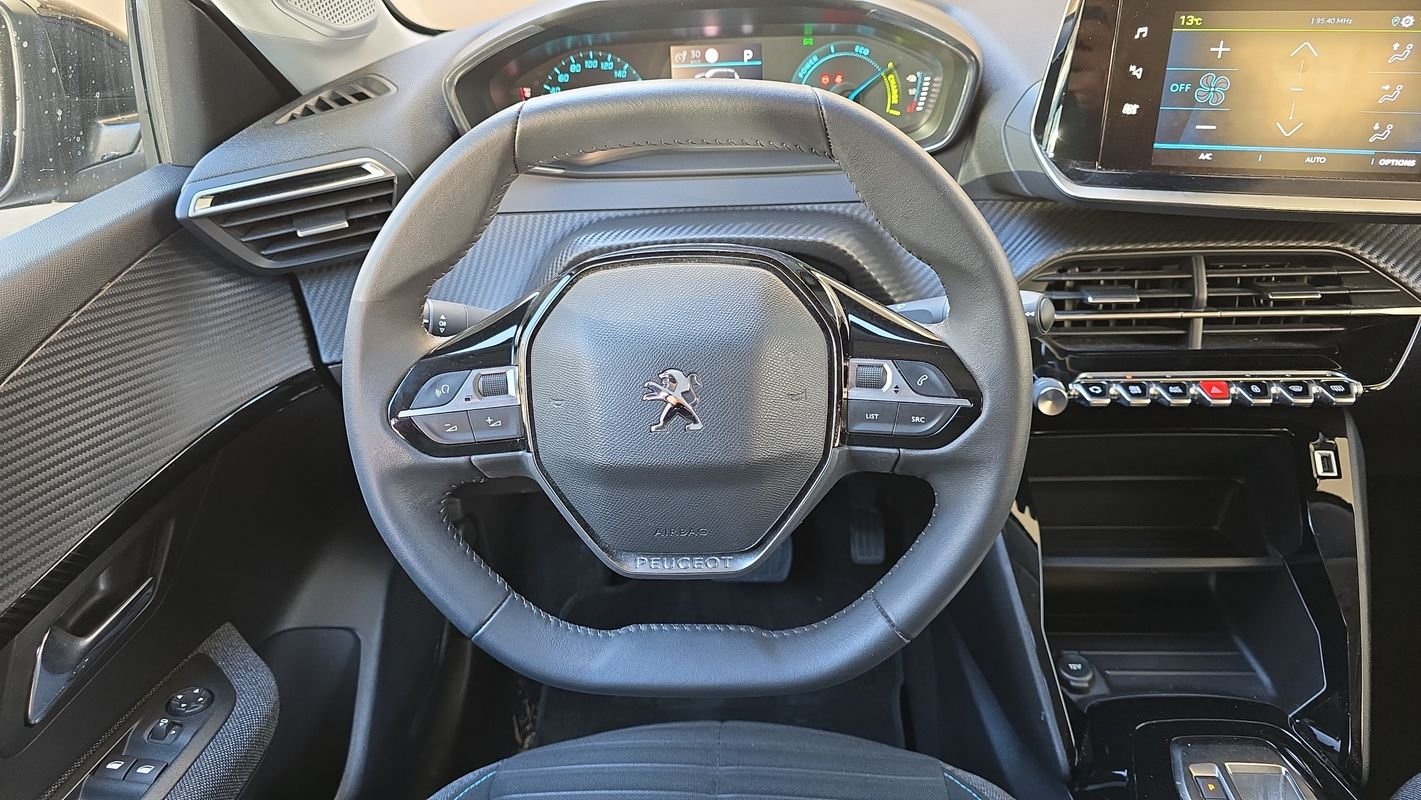 Peugeot E-208 - Photo 22