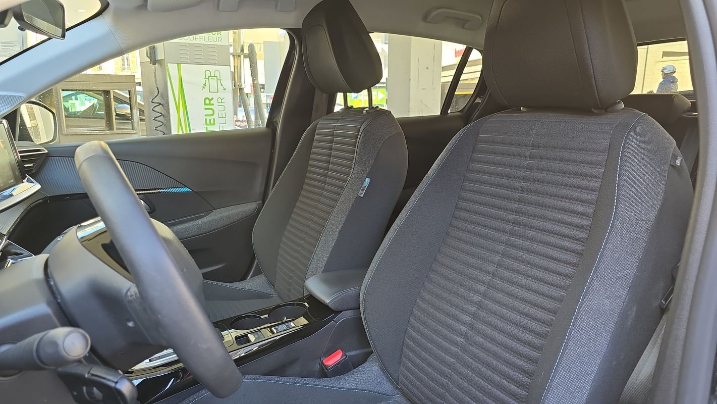 Peugeot E-208 - Photo 26