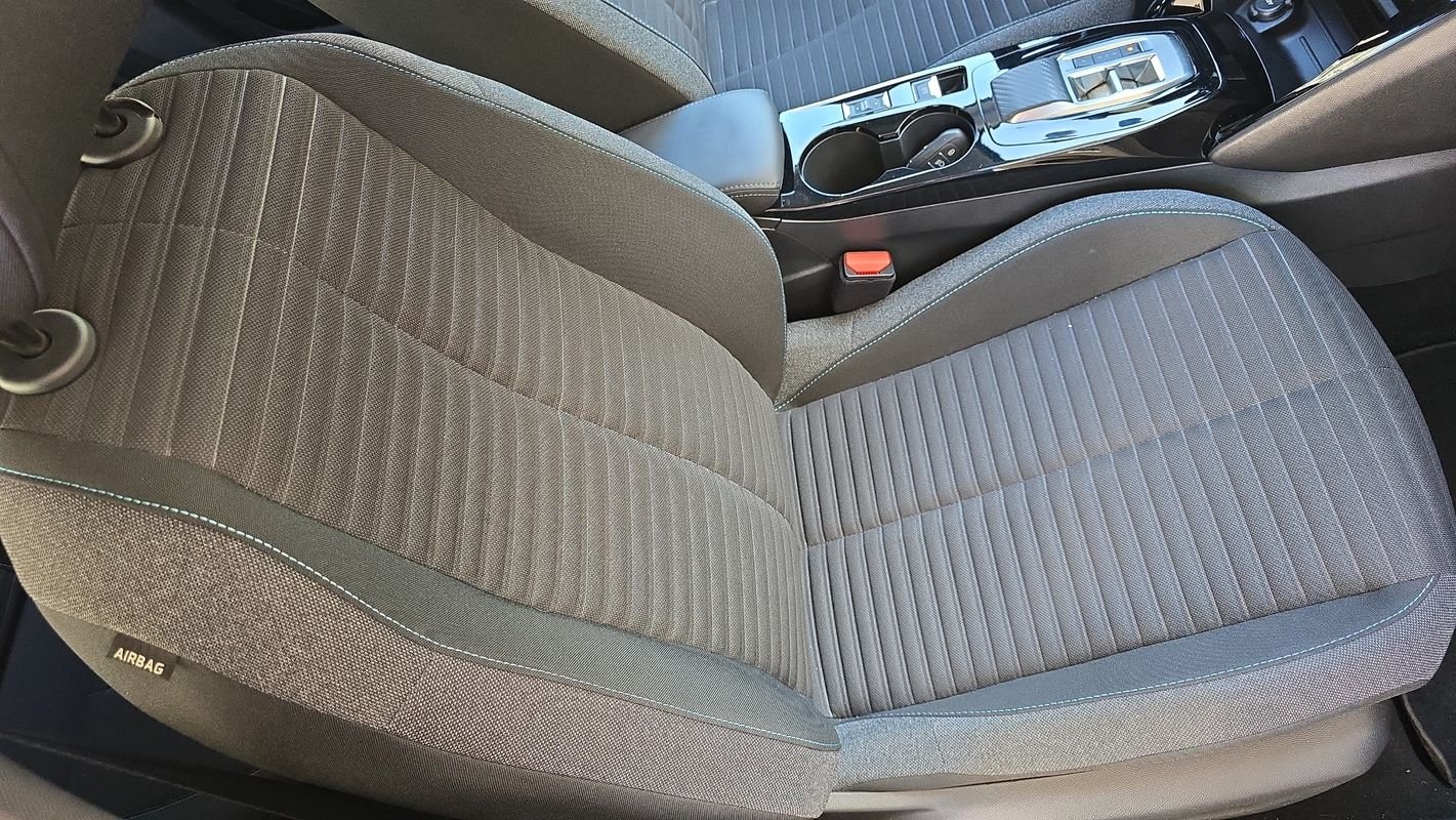 Peugeot E-208 - Photo 29