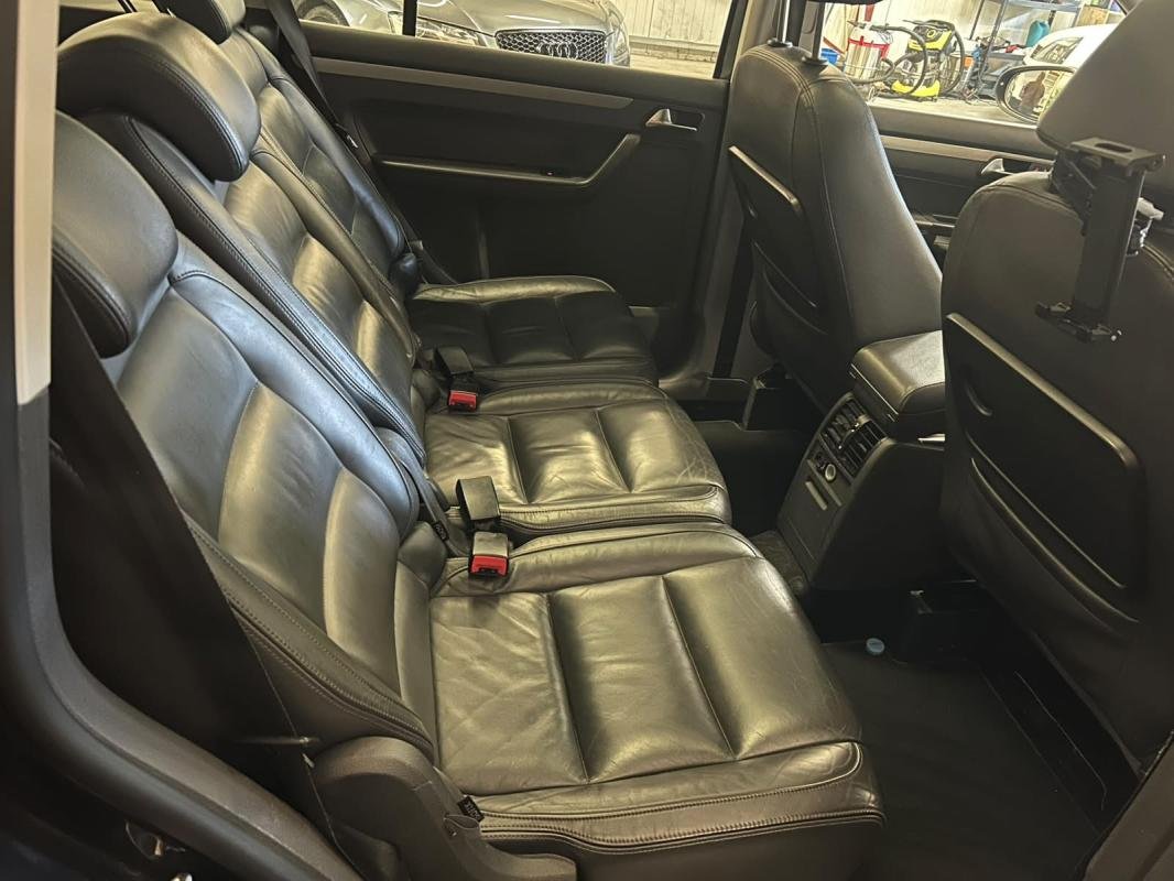 Volkswagen Touran - Photo 11