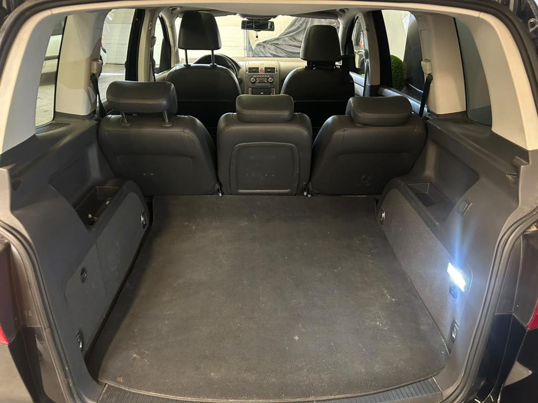 Volkswagen Touran - Photo 17
