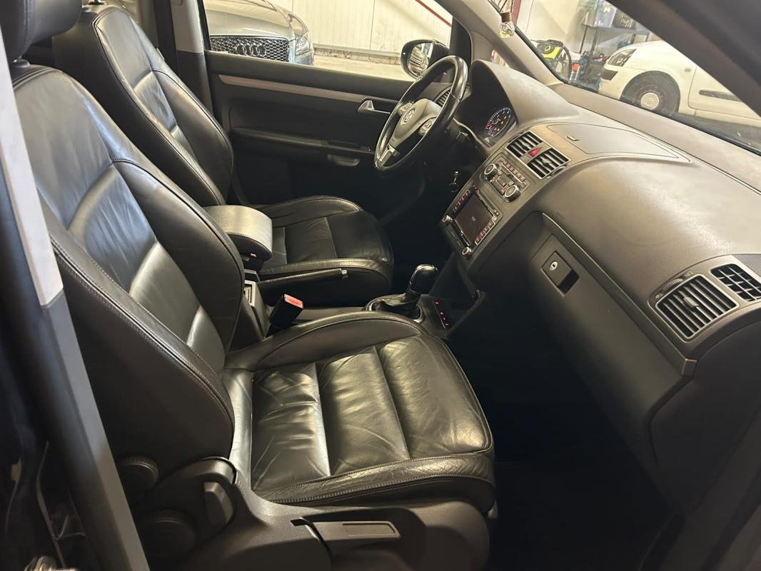 Volkswagen Touran - Photo 10